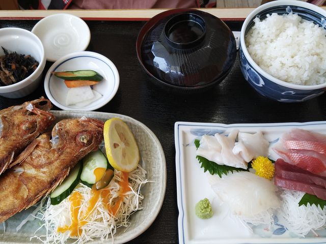 上定食カサゴの唐揚げ付\1700.-_いたこ丸