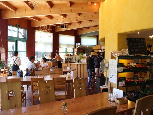 店内_共同学舎新得農場