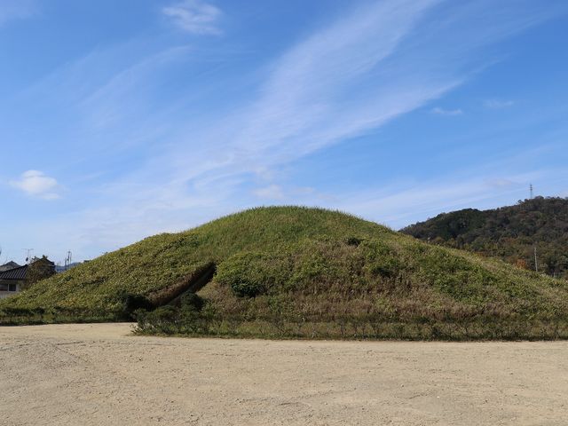藤ノ木古墳外観。_史跡藤ノ木古墳