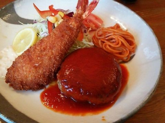 大きな海老フライも美味しかった。_はせがわ