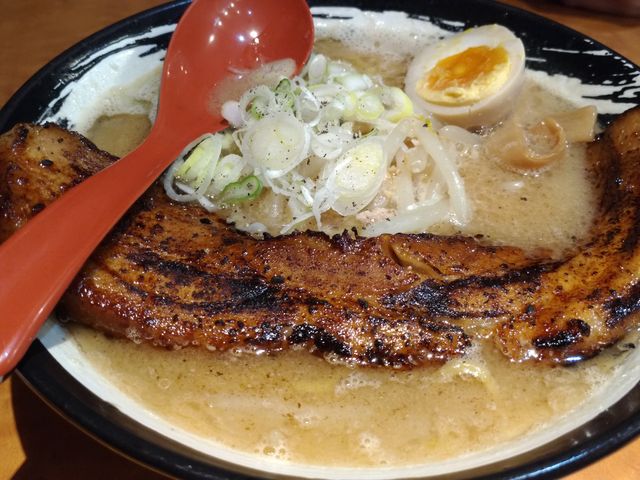 チャーシューも大きいだけではなく、味付けもラーメンと合っていて、美味しかったです。_サッポロヌードル 零