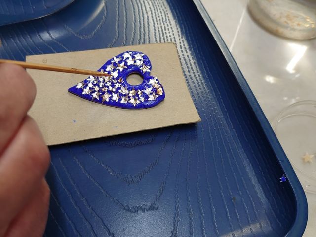 革ひもをつけるタイプのペンダント_たくみの里 七宝焼の家