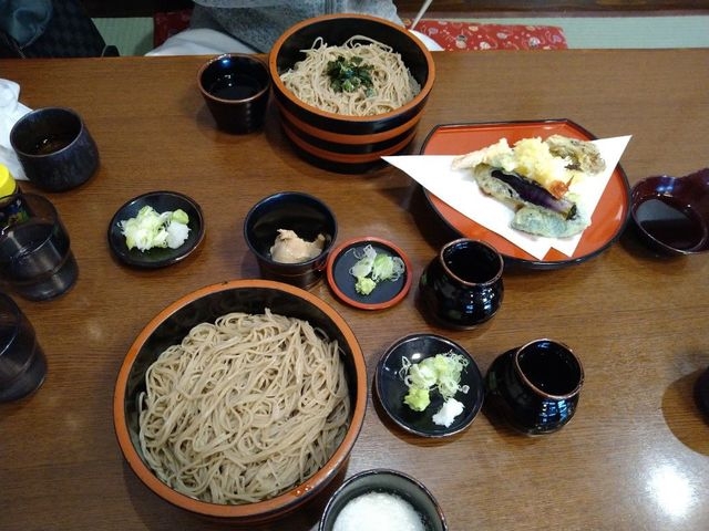天ざるととろろそばに追加のくるみだれ_信州蕎麦の草笛 上田お城前店