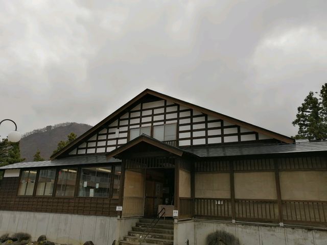 堂々とした共同浴場_下湯沢共同浴場 駒子の湯