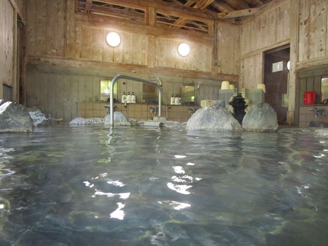 岩風呂_里山で過ごすひととき 湯の澤鉱泉