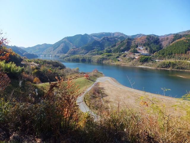こぼらさんの奥津湖畔広場の投稿写真1