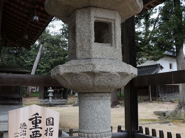国の重要文化財に指定されている灯籠。_大宮売神社