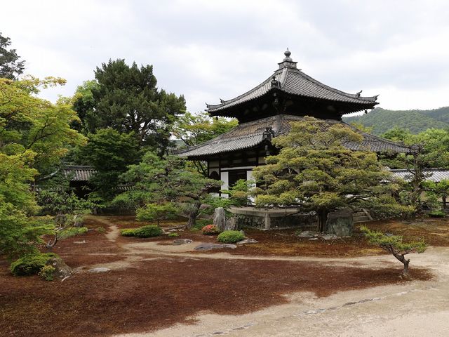 舎利殿。_鹿王院