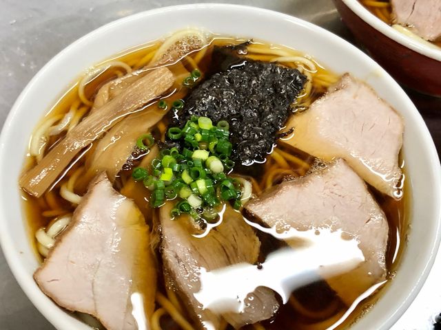 マルナカ 1919年〜
創業102年(2021)
中太ストレート自家製麺
醤油スープ
朝ラー_マルナカそば店