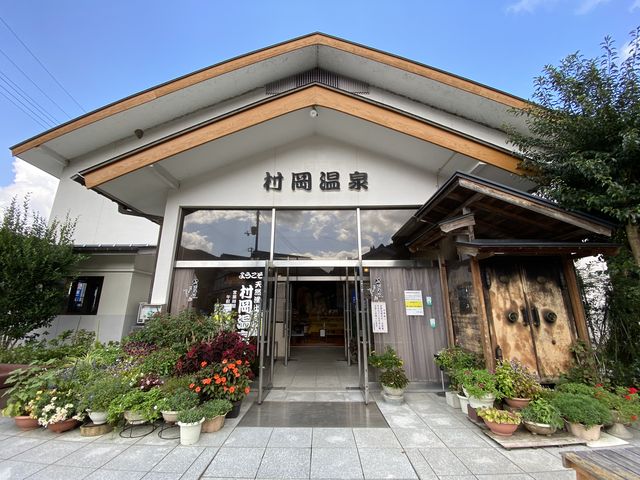 秋に行った時の外観のアップです。_村岡温泉