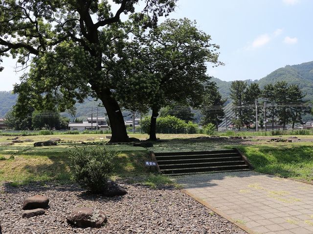 真夏なので、人影はまばらでした。それでも地元の人らしき方が数名、散歩していらっしゃいました。_信濃国分寺跡史跡公園