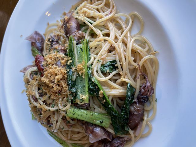 富山湾直送ホタルイカと季節の青菜のペペロンチーノ_エアポートキッチン
