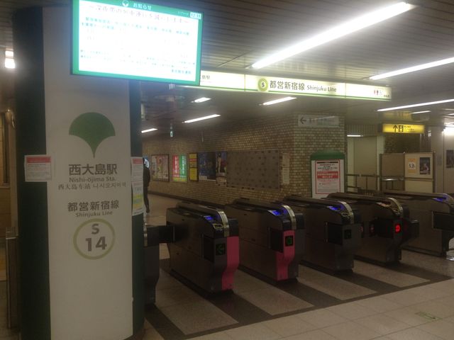 けっこう深い改札口_都営新宿線 西大島駅
