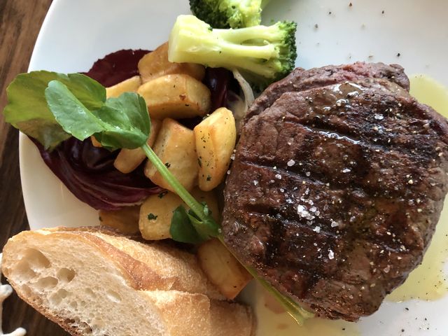 ソースはなく塩だけで食べる_チャタンハーバー ブルワリー&レストラン