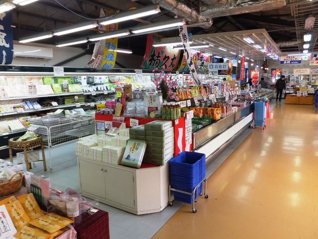 一番大きな売り場を備えています。_伊勢志摩みやげセンター王将 道の駅店