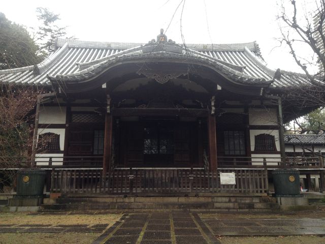 木造の本堂_威光山 法明寺