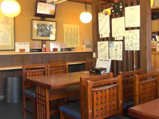 店内を撮影。実際はもっと広い_八雲庵