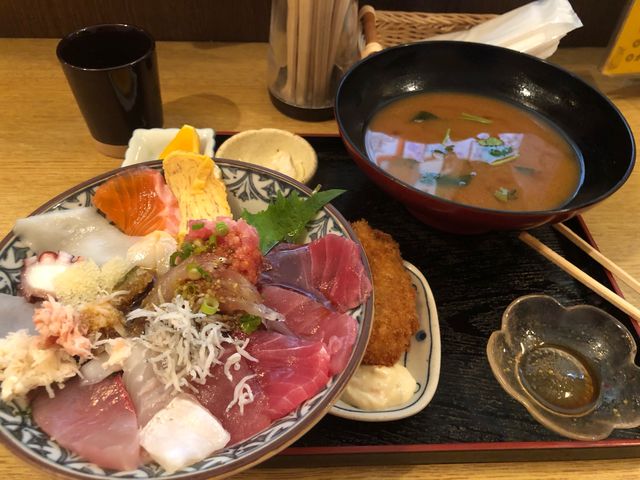 その日の仕入れでネタが違う_魚っ魚家