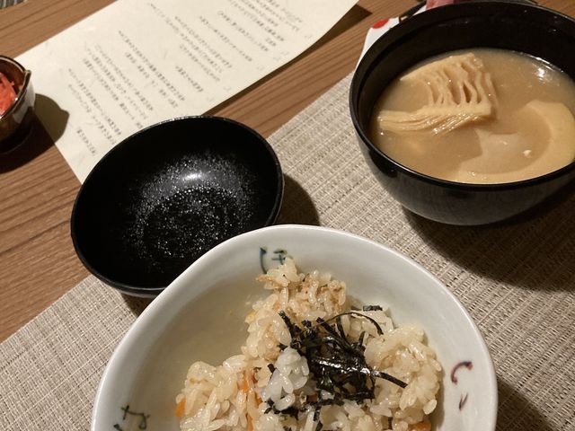筍や具材の色合い香りを感じ見ただけで分かり、味で確信できた、新鮮さの無いメイン料理_九兵衛旅館