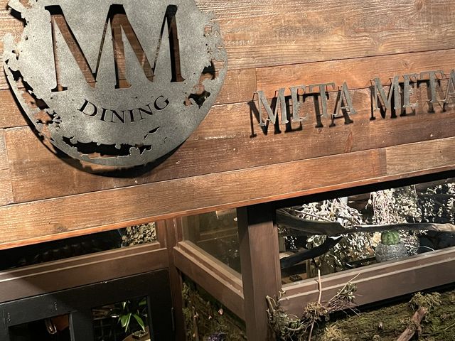看板_PIZZERIA DINING META META ピッツェリアダイニング メタメタ