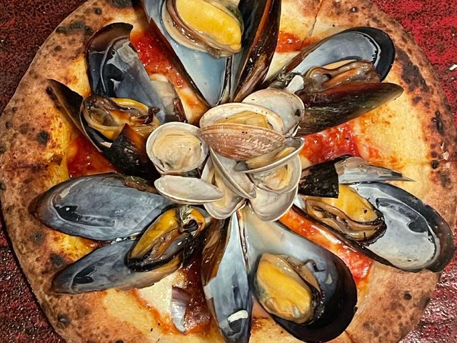 ムール貝のピザ_PIZZERIA DINING META META ピッツェリアダイニング メタメタ