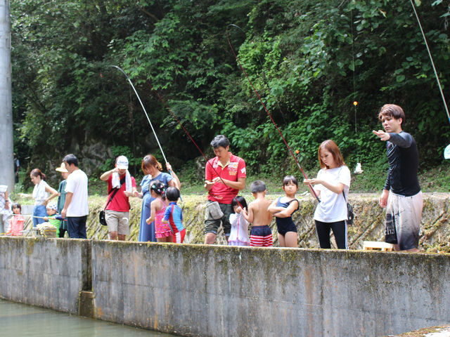 ニジマス釣り_水辺公園(帝釈峡)