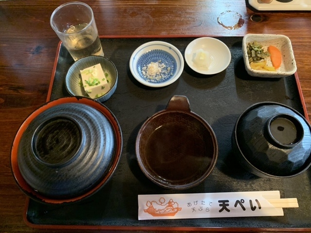 天定、先にご飯、お汁、天つゆなどが来ます。_天ぺい 宇佐柳ヶ浦店