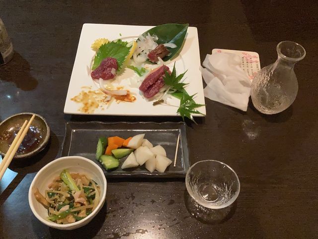 馬刺しと漬物です_こだわりやま 会津若松駅前店