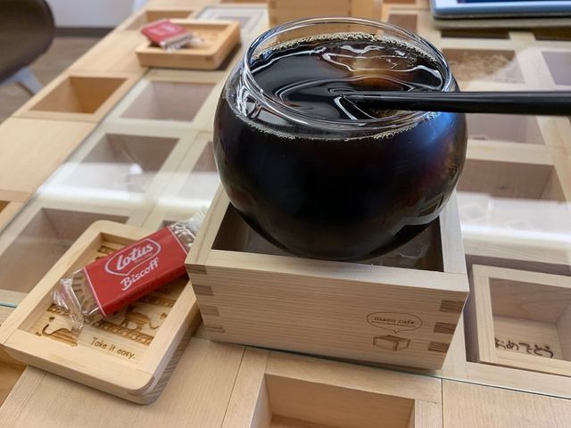 アイスコーヒーも枡がコースター代わり。_masu cafe