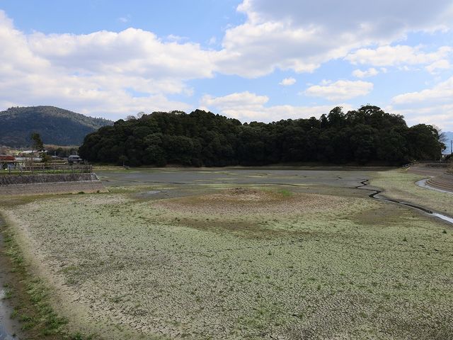 箸中大池は干上がっていました。_箸墓古墳