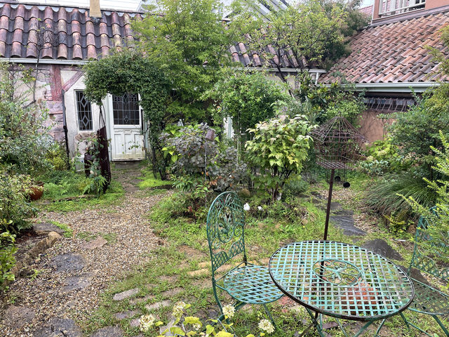 お庭から入ります_Cafe je jardin