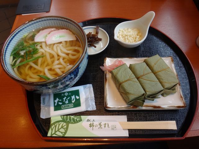 柿の葉すし定食。_柿の葉すし本舗たなか丹生川店