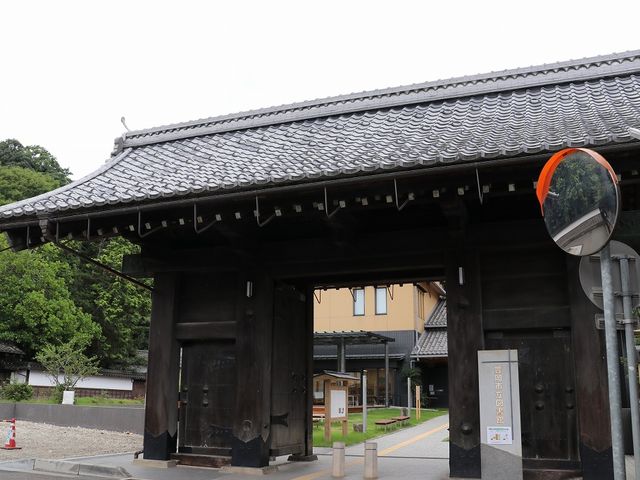 脇戸付きの藥医門。_旧豊岡県庁正門