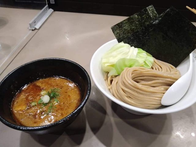ボリューム満点の海老つけ麺_五ノ神製作所