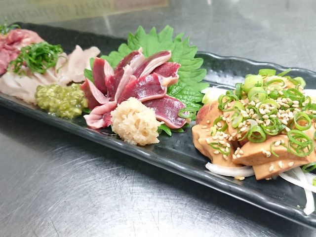 鳥刺し盛り合わせ_居酒屋 たんぽぽ