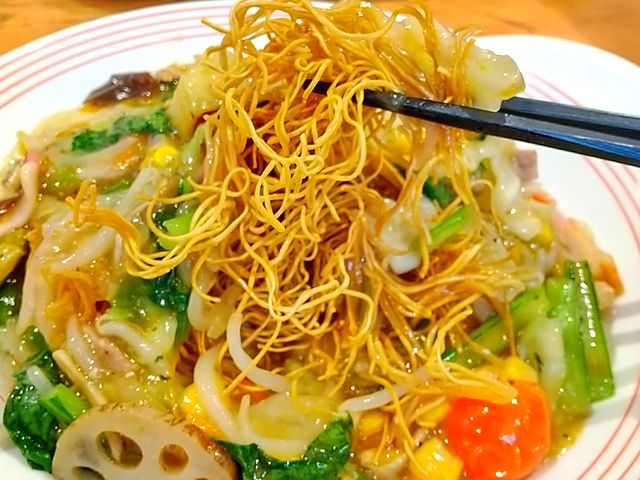 彩り野菜の皿うどん 麺リフト_長崎ちゃんぽん リンガーハット イオンモール高崎店