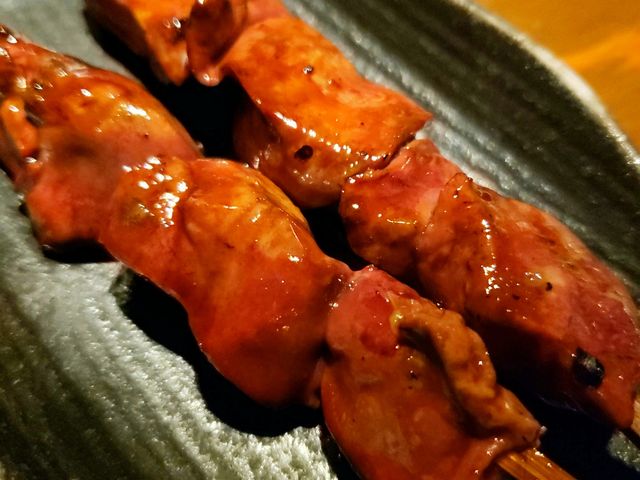 レバーはとろ〜り。絶対に外せない名物_炭火串焼き 克己