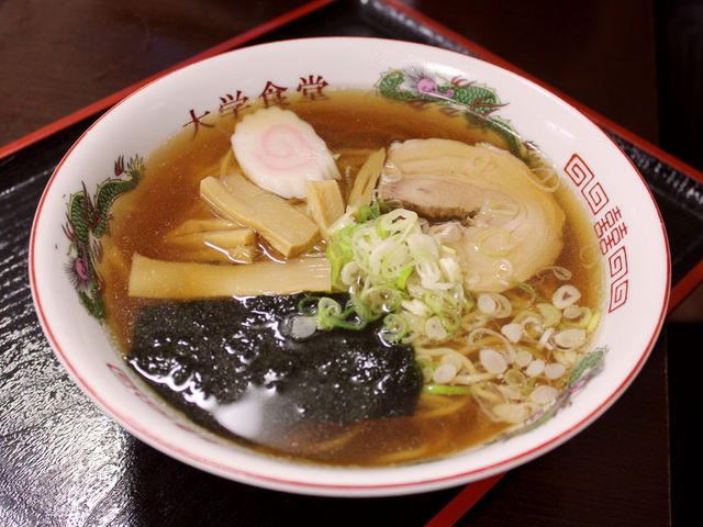 醤油ラーメン
チャーシューも満足感あり
_大学食堂