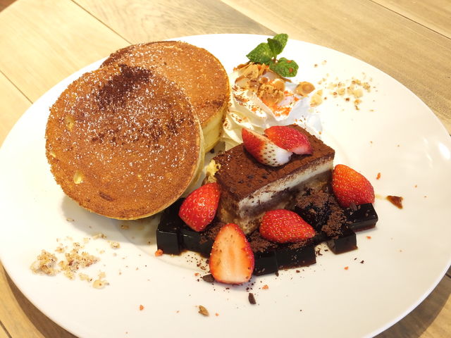 いちごとティラミスのパンケーキ_湘南パンケーキ
