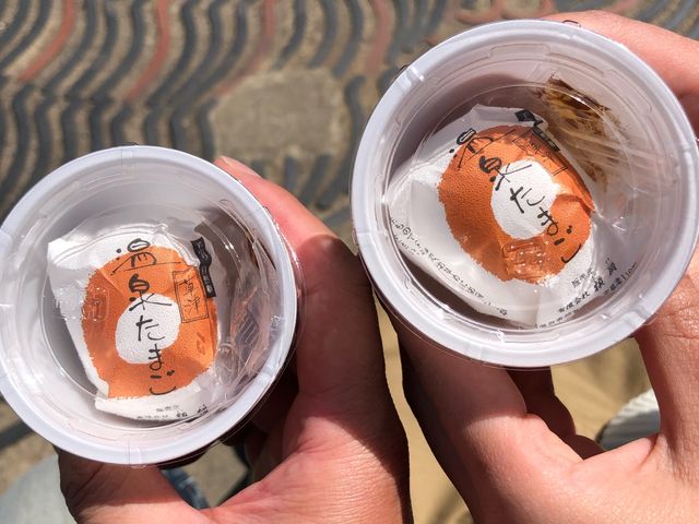 湯畑周辺のベンチにて。
少しスプーンが短いのが唯一の欠点です(笑)_頼朝