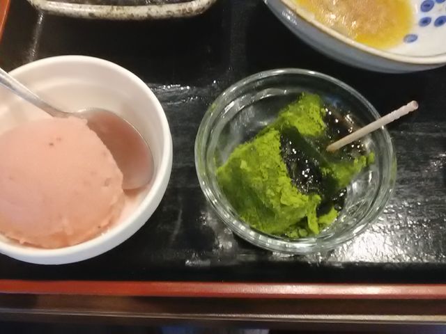 デザートの桜のアイスクリーム & わらび餅_そば処 郡上