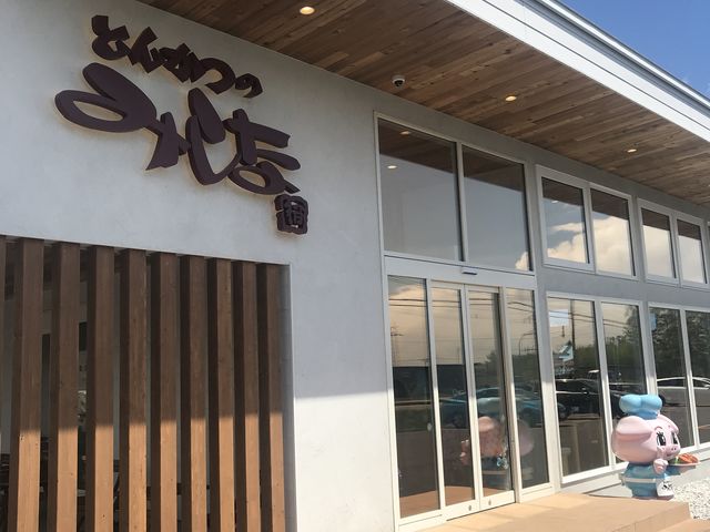 窓が大きくて店内明るかったです。_とんかつのみしな