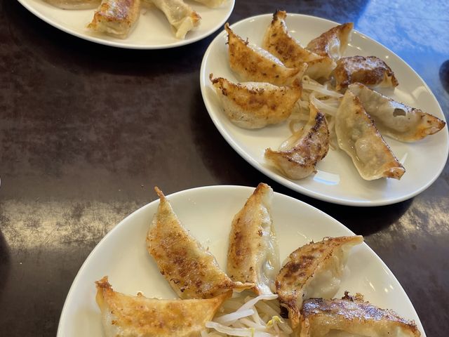 4種類食べ比べたをした際の餃子の写真です。
3人で残さず綺麗に食べ切りました^^_初代 しげ