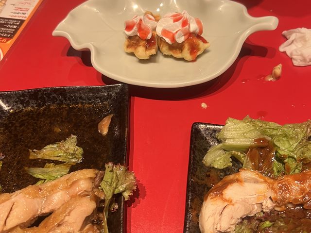デザートと食事が一緒に来ます
おまけにテーブルチャージがあります_いいとこ鷄 上野店