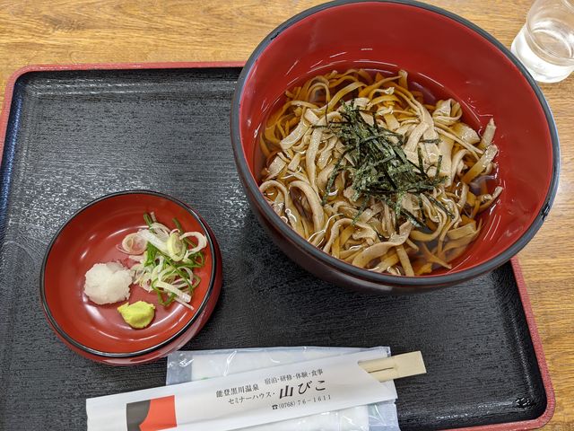 暑かったので冷たいぶっかけでいただきました!_セミナーハウス山びこ