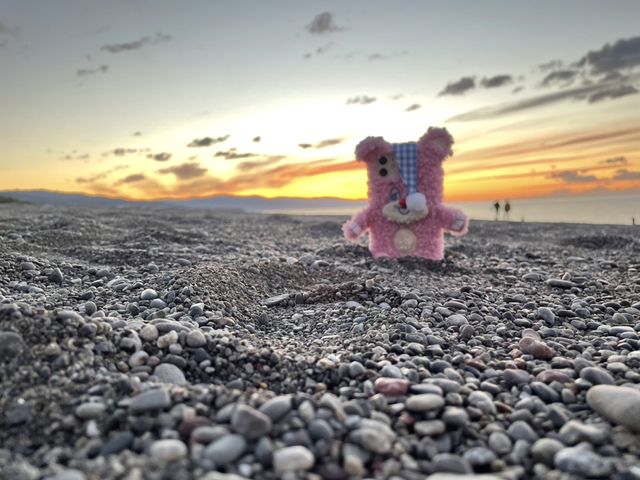 砂というか砂利というかまぁ浜やな_琴ケ浜
