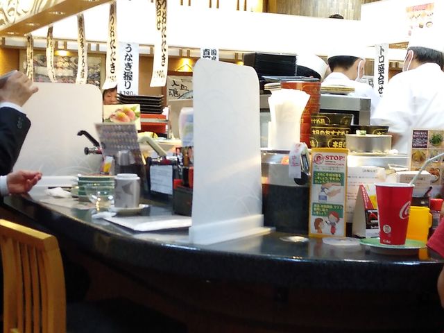 全席カウンター_平禄寿司 サンピアザ店