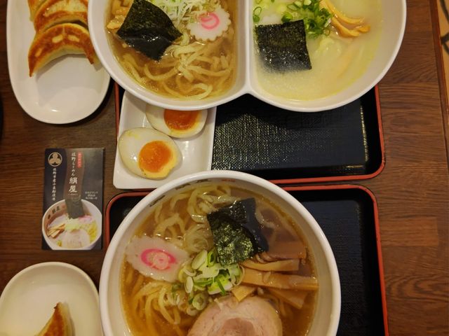 にこいちらーめんと醤油らーめん、もちもちで美味しかったです。_絹屋
