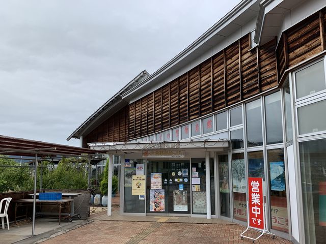 あんずの里物産館