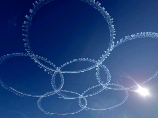 五輪ならぬ
六輪!
お花かな?
鳥肌が立つレベルの感動_航空自衛隊松島基地
